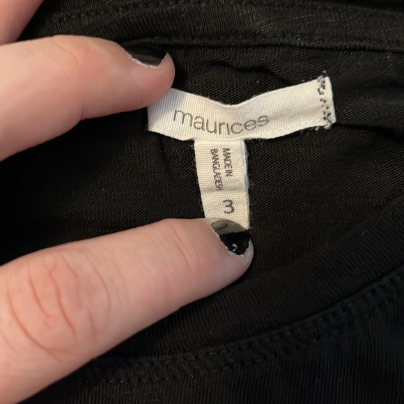 Black Christmas/winter tee ‘underneath the mistletoe’ - Picture 3 of 3